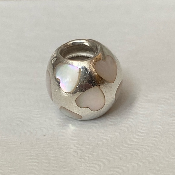 pandora “love me” mother of pearl charm - Picture 2 of 6